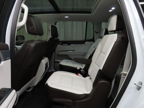 Used 2025 GMC Acadia Denali image 10