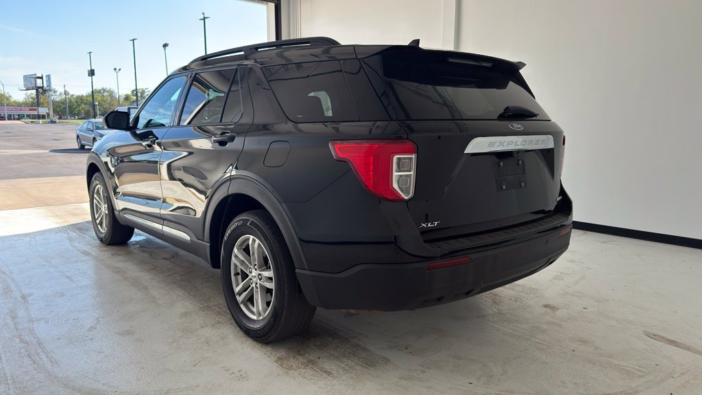 Used 2023 Ford Explorer XLT AWD/4WD image 17