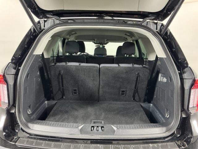 Used 2025 Ford Explorer Active AWD/4WD image 28