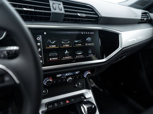 New 2025 Audi Q3 2.0T Premium image 11