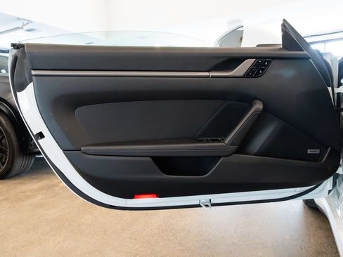 Used 2020 Porsche 911 Carrera RWD image 18