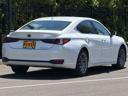 Used 2024 Lexus ES 300h w/ Luxury Package FWD image 4