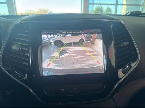 Used 2019 Jeep Cherokee Limited AWD/4WD image 22