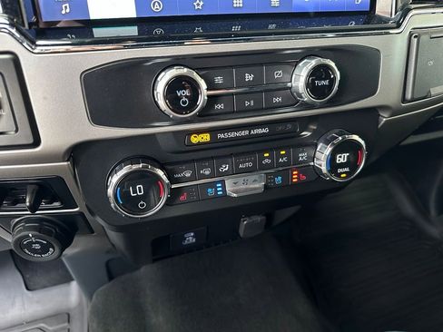 Used 2022 Ford F450 Lariat w/ Lariat Value Package AWD/4WD image 25