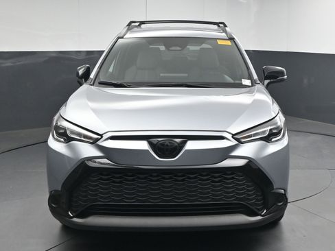 Certified 2025 Toyota Corolla Cross SE image 2
