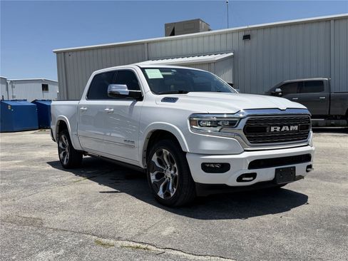 Used 2024 RAM 1500 Limited AWD/4WD image 2