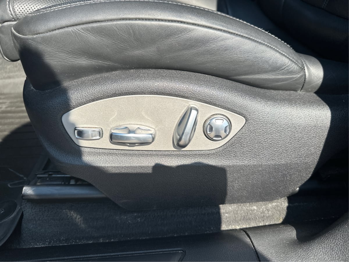 Used 2020 Porsche Macan w/ Premium Package Plus AWD/4WD image 20