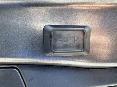 Used 2020 Toyota RAV4 XLE Premium FWD image 20
