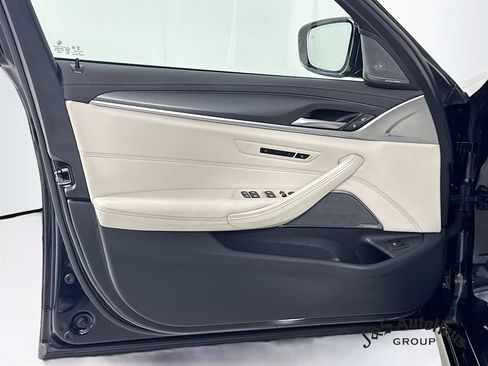 Used 2023 BMW M550i xDrive w/ Executive Package image 22