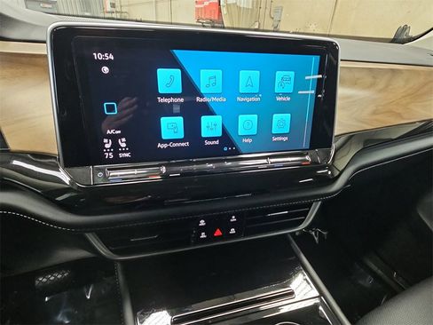 Used 2025 Volkswagen Atlas SE image 20