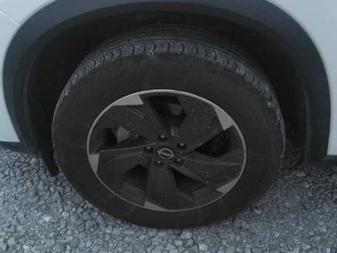 Used 2024 Nissan Rogue SV AWD/4WD image 9