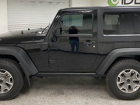 Used 2018 Jeep Wrangler Rubicon w/ Power Convenience Group image 8