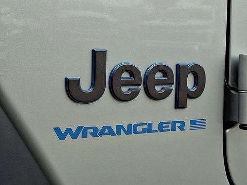 Used 2023 Jeep Wrangler Unlimited w/ Cold Weather Group AWD/4WD image 31