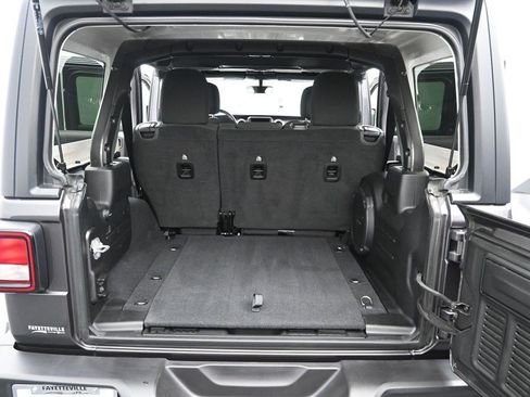 Used 2021 Jeep Wrangler Unlimited Sahara AWD/4WD image 9