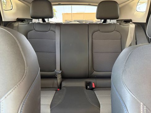 Used 2025 Chevrolet Trax LT FWD image 38