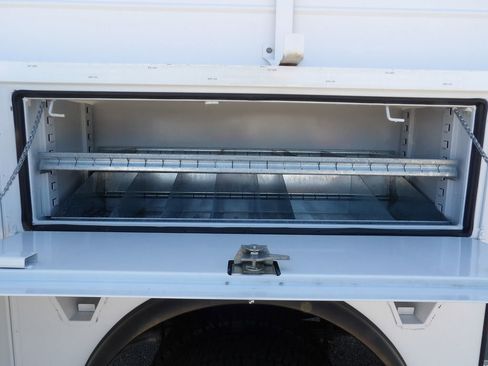 Used 2015 Ford F550 2WD Regular Cab Super Duty image 50