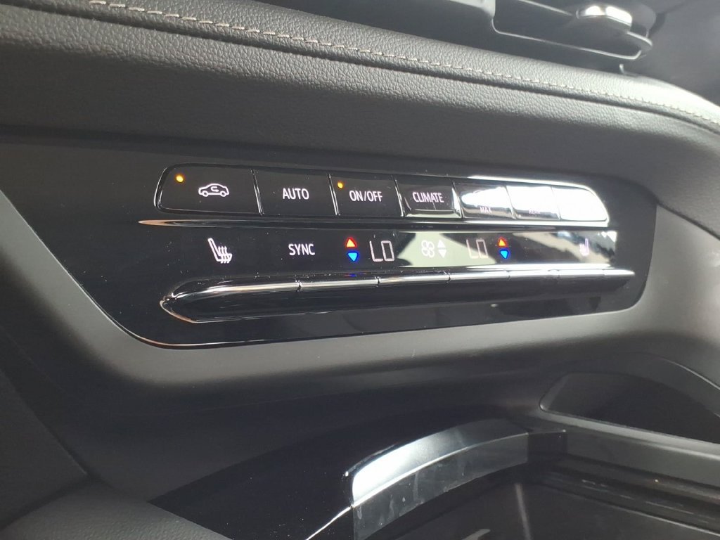Used 2023 Buick Envision Preferred AWD/4WD image 25