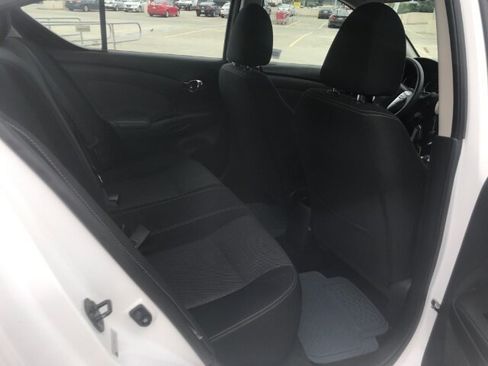 Used 2016 Nissan Versa SV FWD image 6