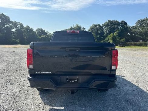 Used 2025 Chevrolet Colorado Trail Boss AWD/4WD image 4