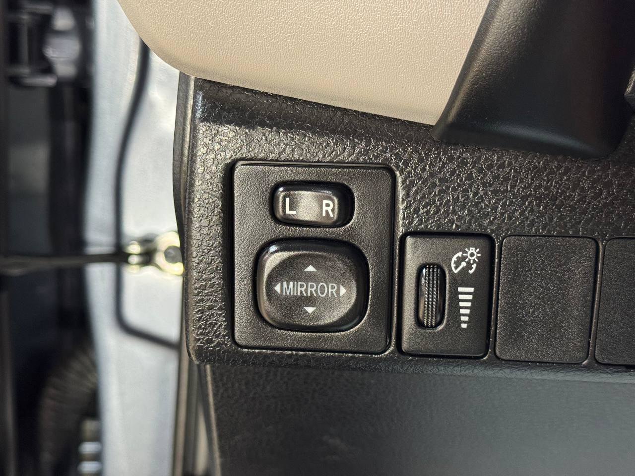 Used 2019 Toyota Corolla LE FWD image 18