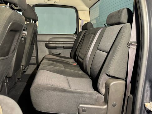 Used 2011 Chevrolet Silverado 2500 LT w/ Interior Plus Package AWD/4WD image 22