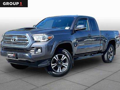 Used 2017 Toyota Tacoma TRD Sport w/ Tow Package (A/T)