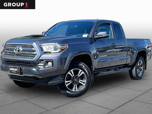 Used 2017 Toyota Tacoma TRD Sport w/ Tow Package (A/T) AWD/4WD image 1