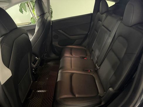 Used 2022 Tesla Model Y Long Range image 13