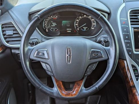 Used 2016 Lincoln MKX Reserve w/ Luxury Package FWD image 11