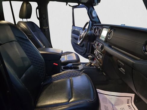 Used 2022 Jeep Gladiator Overland image 16