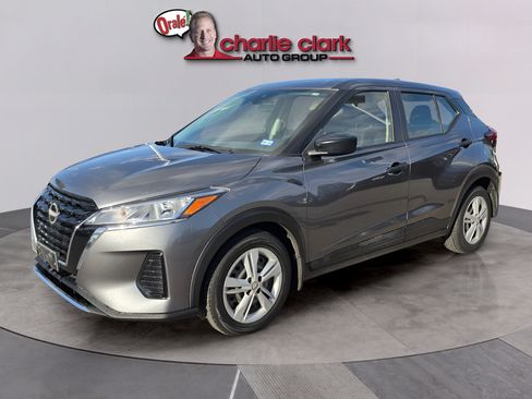 Used 2021 Nissan Kicks S FWD image 2