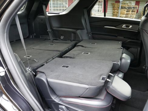 Certified 2025 Ford Explorer ST-Line w/ ST-Line Street Pack image 33