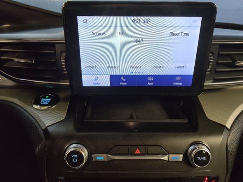 Used 2020 Ford Explorer XLT w/ Equipment Group 202A AWD/4WD image 25