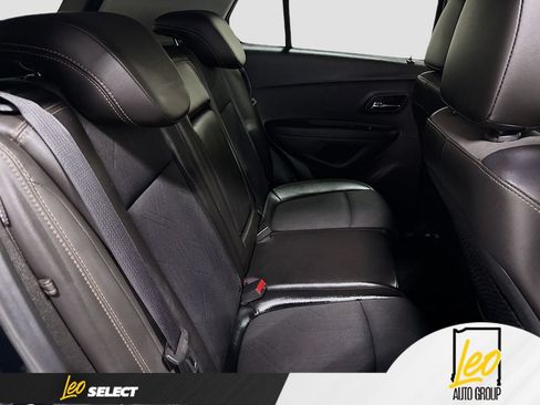 Used 2018 Chevrolet Trax LT w/ LT Convenience Package FWD image 27