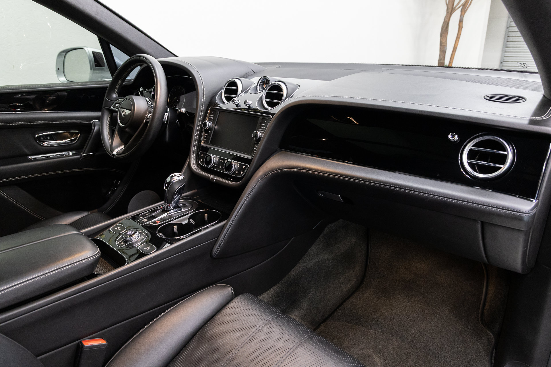 Used 2019 Bentley Bentayga AWD/4WD image 13