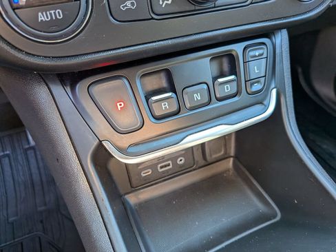 Used 2021 GMC Terrain SLE w/ Driver Convenience Package FWD image 19