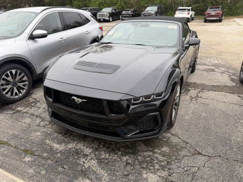 Used 2025 Ford Mustang GT Premium image 12