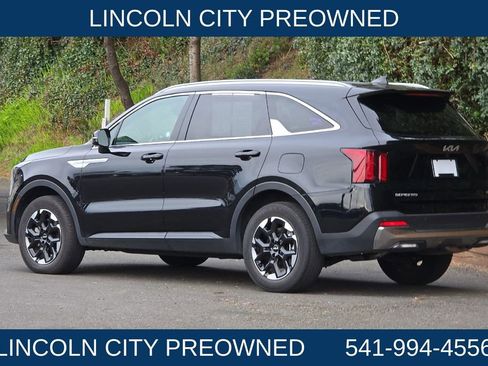 Used 2024 Kia Sorento S AWD/4WD image 6
