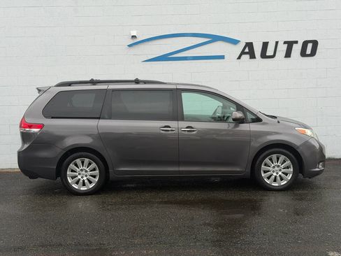 Used 2014 Toyota Sienna XLE AWD/4WD image 6