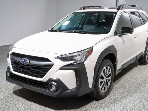 Used 2023 Subaru Outback Premium AWD/4WD image 32