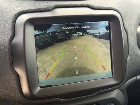 Used 2023 Jeep Renegade Latitude AWD/4WD image 21