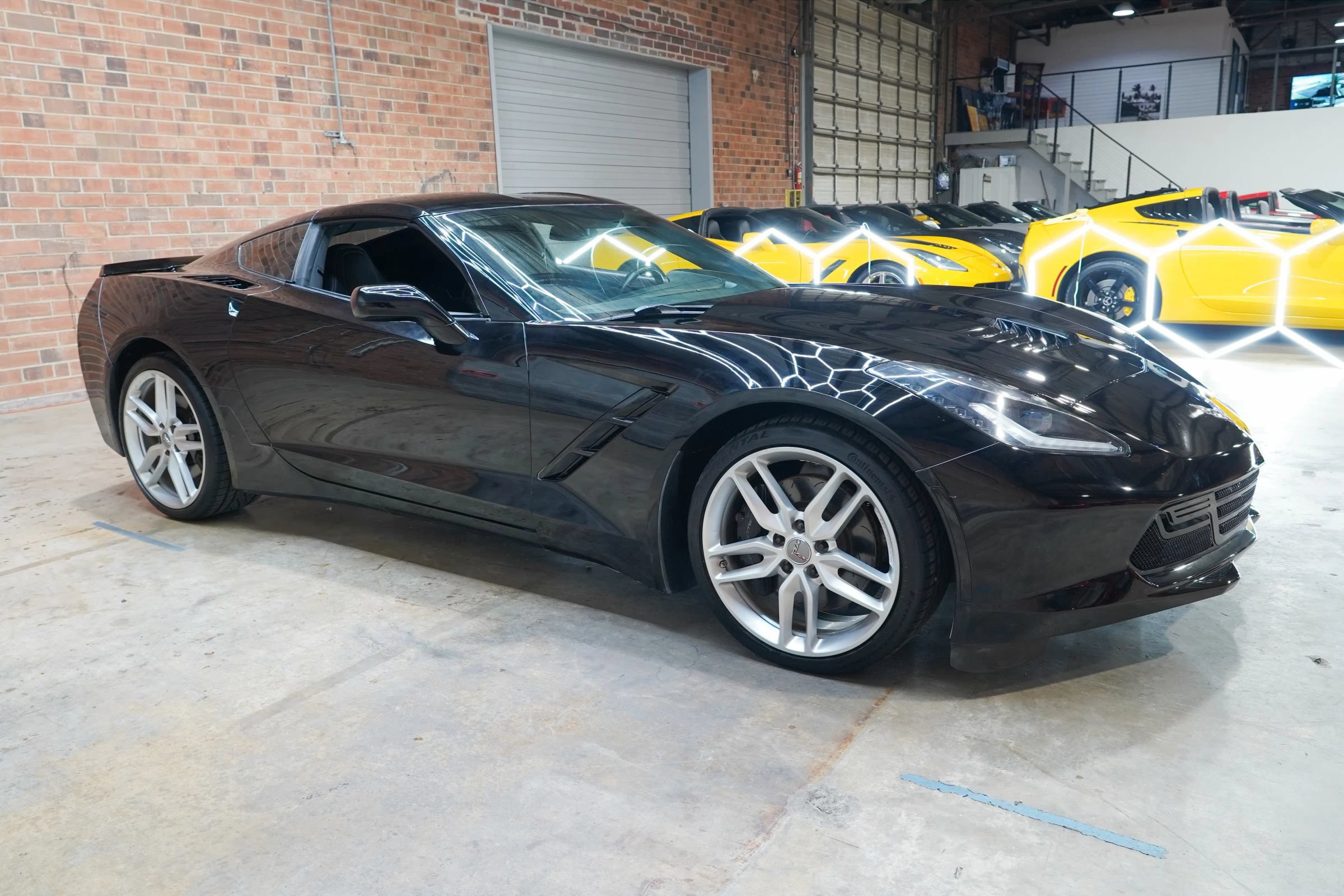 Used 2014 Chevrolet Corvette Stingray Coupe RWD image 2