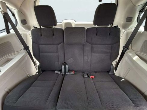 Used 2019 Dodge Grand Caravan SE w/ UConnect Hands-Free Group FWD image 18