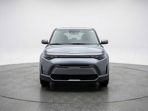 Used 2025 Kia Soul LX w/ LX Technology Package FWD image 2