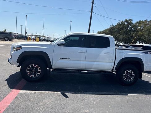 Used 2022 Toyota Tacoma TRD Off-Road AWD/4WD image 3