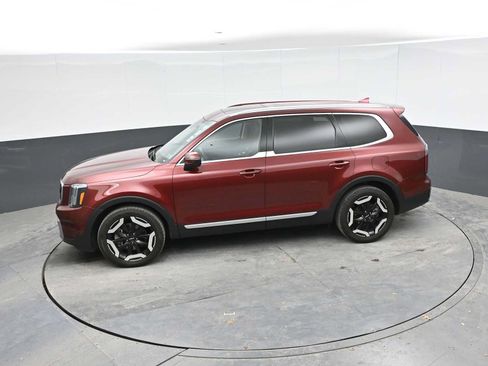 Used 2023 Kia Telluride EX w/ EX Captain's Chair Package FWD image 30