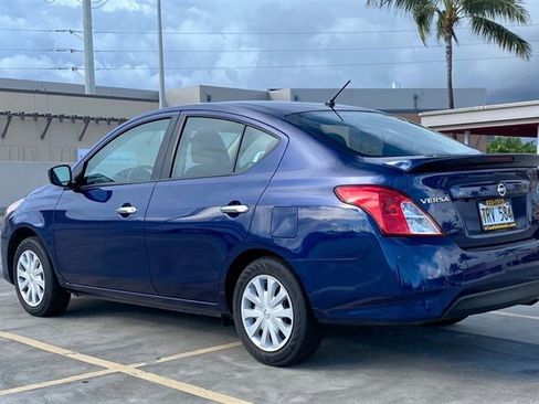 Used 2019 Nissan Versa SV FWD image 7