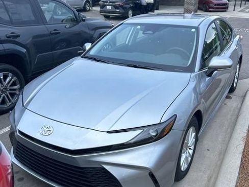 Used 2025 Toyota Camry LE image 1