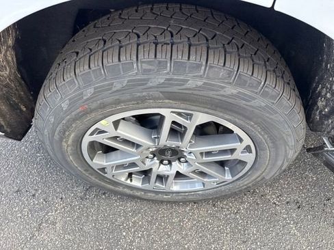 New 2026 Ford Expedition Active image 13