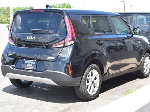 Used 2025 Kia Soul LX FWD image 9